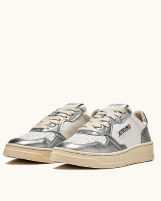 MEDALIST LOW SNEAKERS IN LEATHER WHITE AND SILVER - FEBE Clothing