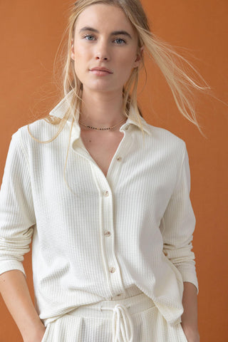 COLLARED BUTTON DOWN